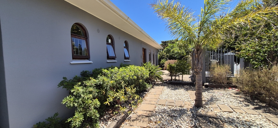 5 Bedroom Property for Sale in Table View Western Cape